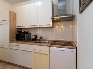 23733911-Ferienhaus-6-Kruševo-300x225-5