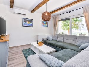 23746641-Ferienhaus-6-Kumrovec-300x225-3