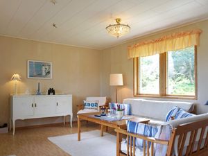 24044260-Ferienhaus-6-Kungshamn-300x225-4