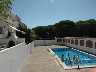 PoolOfHouse