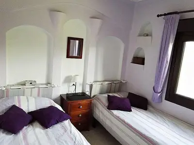Schlafzimmer 2 mit 2 Einzelbetten, je 90 x 200 cm