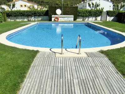 PoolOfHouse