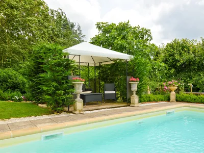 PoolOfHouse