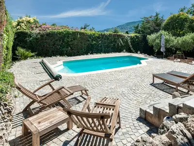PoolOfHouse