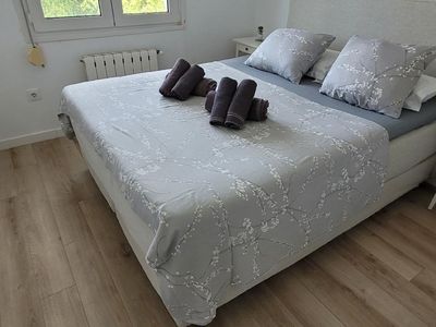 Schlafzimmer mit Boxspringbett