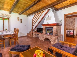 23727225-Ferienhaus-8-Labin-300x225-2