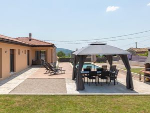 24049664-Ferienhaus-8-Labin-300x225-1