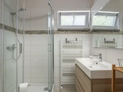 Badezimmer mit Dusche