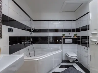 Badezimmer mit Badewanne