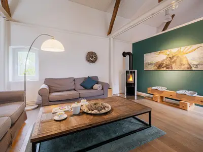 Wohnbereich mit Ofen gemütlichen Sofas