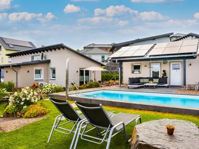 eifelia-Ferienäuser mit Pool und Poolhaus