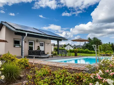 Poolhaus mit Pool und Sauna