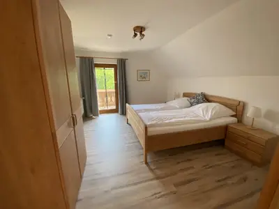Schlafzimmer m. Balkon
