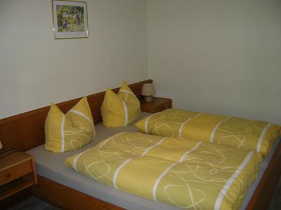 Schlafzimmer mit Doppelbett