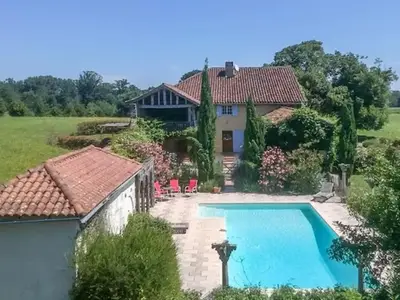 Außenseite Ferienhaus [Sommer]