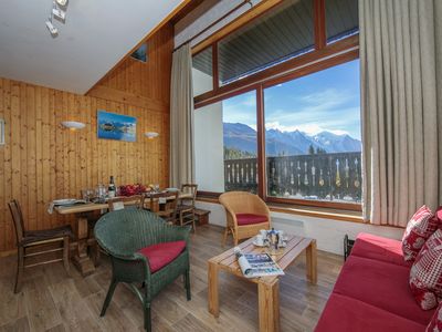 Helles Wohnzimmer mit Ausblick auf den Mont Blanc