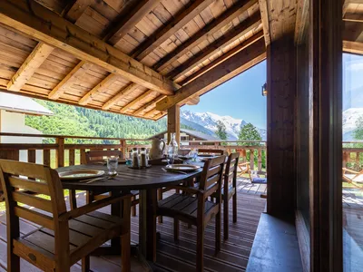 Essbereich auf der Terrasse mit Blick auf den Mont Blanc