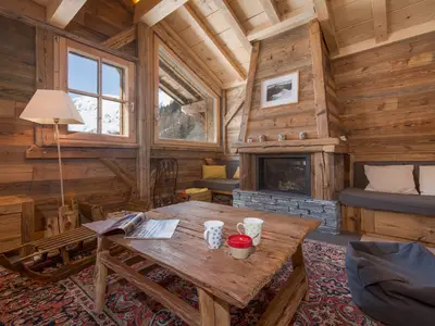 Wohnzimmer mit Kamin