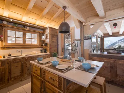 Große moderne Küche - gut ausgestattet