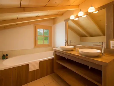 Badezimmer mit Badewanne