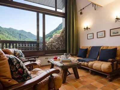 Wohnzimmer mit eigenem Balkon und atemberaubendem Blick auf den Mont Blanc