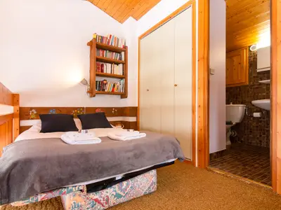 Zwischengeschoss Schlafzimmer mit eigenem Bad