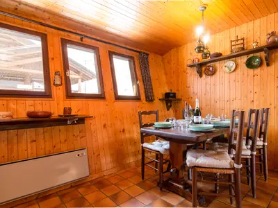 Rustikaler Essbereich aus Holz