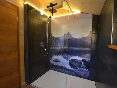 Große Dusche mit Regenbrause