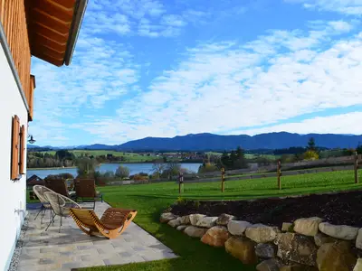 Liegen und Stühle vorhanden