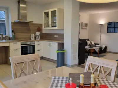 Küche mit Sitzgelegenheit