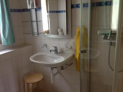 Dusche, WC unten