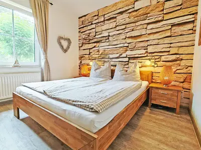Gemütliches Schlafzimmer im Erdgeschoss mit franz. Doppelbett (1,60 x 2,00 m)
