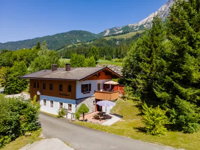 Außenseite Ferienhaus [Sommer]