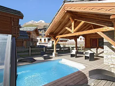 PoolOfHouse