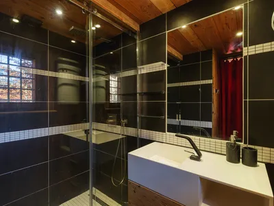 Modernes Duschbad