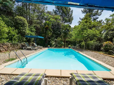 PoolOfHouse