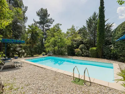 PoolOfHouse