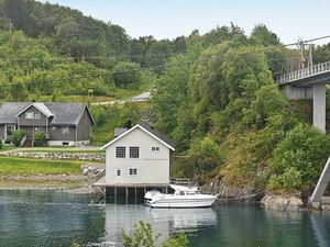 22397877-Ferienhaus-8-Lesund-300x225-4