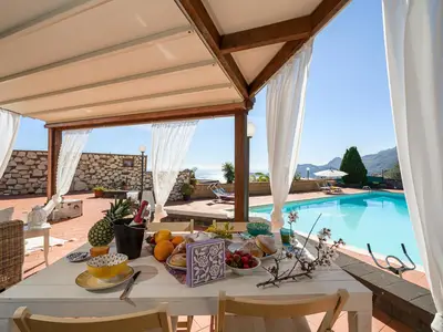 Ferienhaus für 10 Personen (200 m²) in Letojanni 1/10