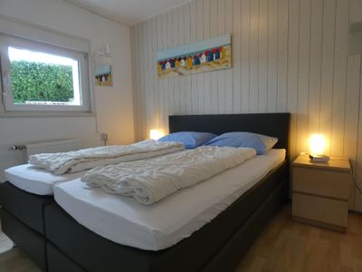 Schlafbereich. 2-Personen-Boxspringbett mit Einzelmatratzen