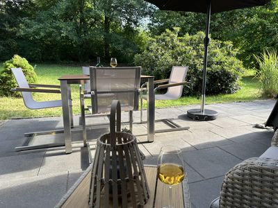 wunderschöne Terrasse mit großen, ruhigen Garten