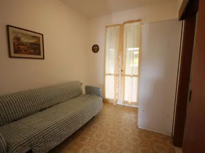 Eingang mit Schlafcouch für eine Person