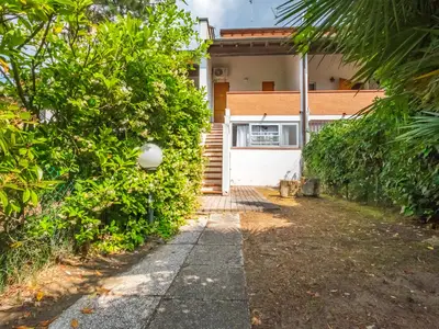 Garten. Das Aeußere des Ferienhauses