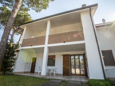 Außenansicht des Gebäudes. Das Ferienhaus liegt im Erdgeschoss