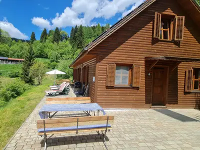 Außenseite Ferienhaus [Sommer]