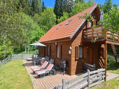 Außenseite Ferienhaus [Sommer]