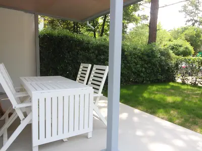 Außenansicht des Gebäudes. Patio