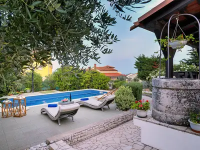 PoolOfHouse