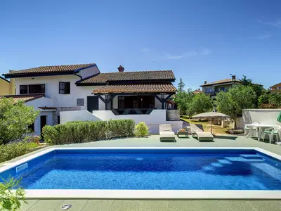 PoolOfHouse