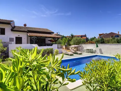 PoolOfHouse